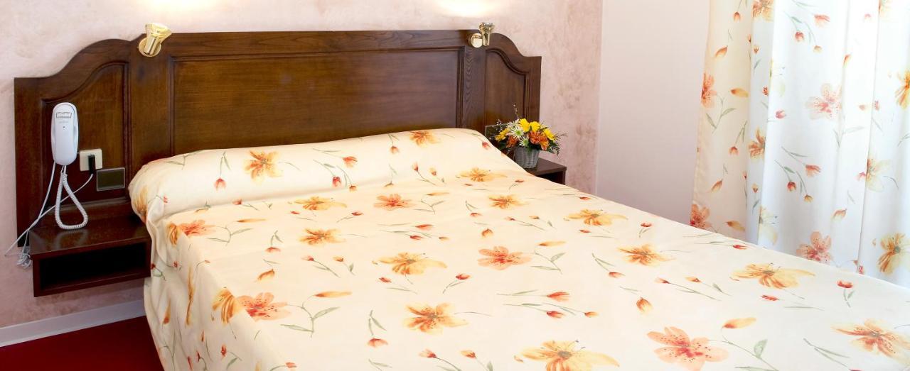 Hotel Les Peyrieres Olemps Экстерьер фото