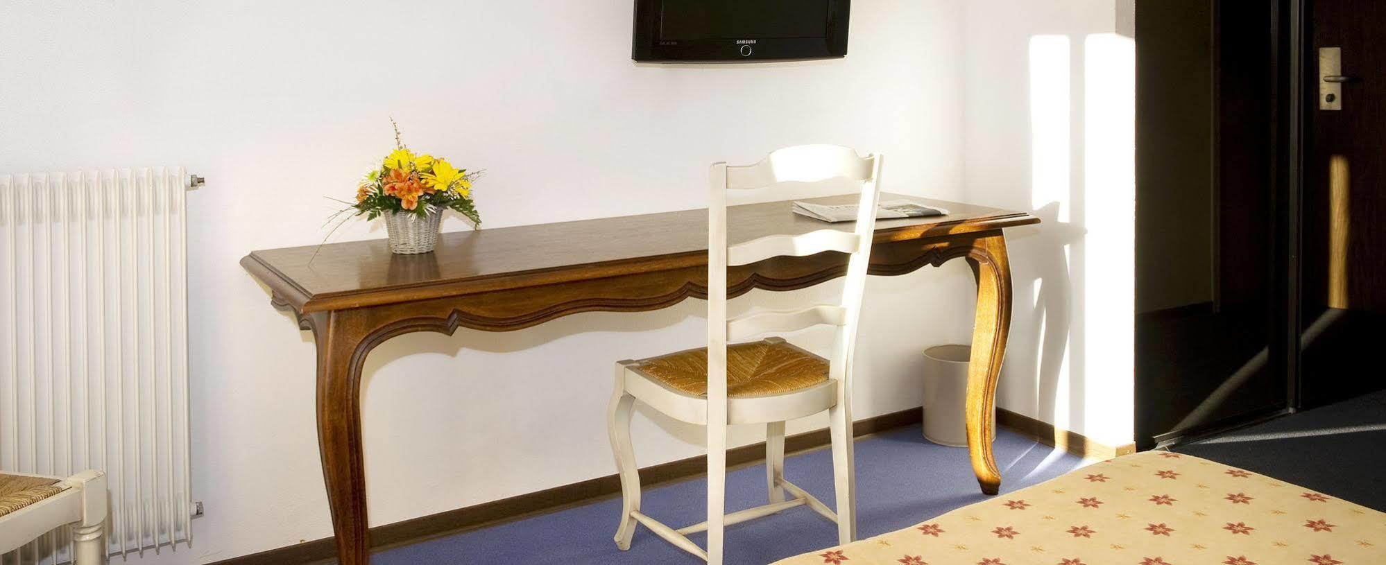 Hotel Les Peyrieres Olemps Экстерьер фото